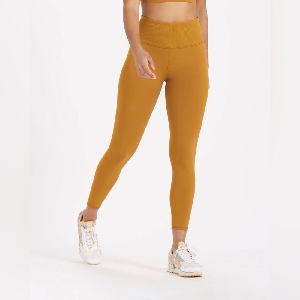 Vuori Rib Studio Performance Leggings in Dark Golden S